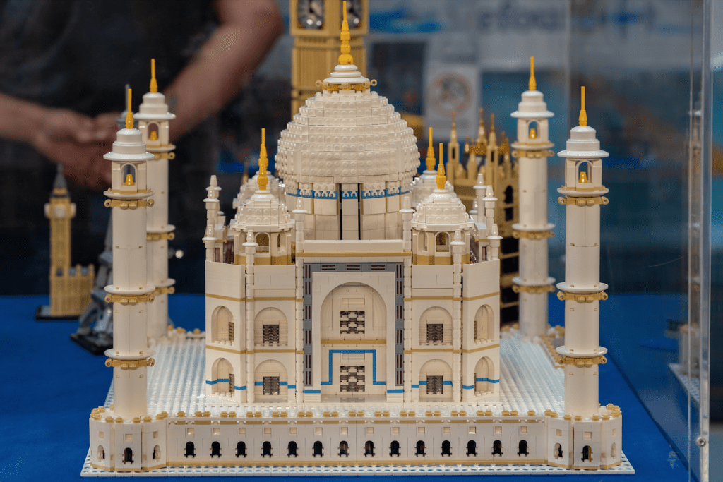 El incre ble mundo de LEGO llega a Tenerife The Showroom Mag