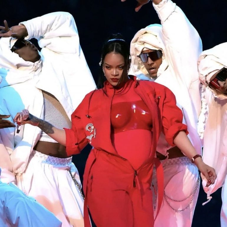 Rihanna protagonizó el Halftime Show de la Super Bowl