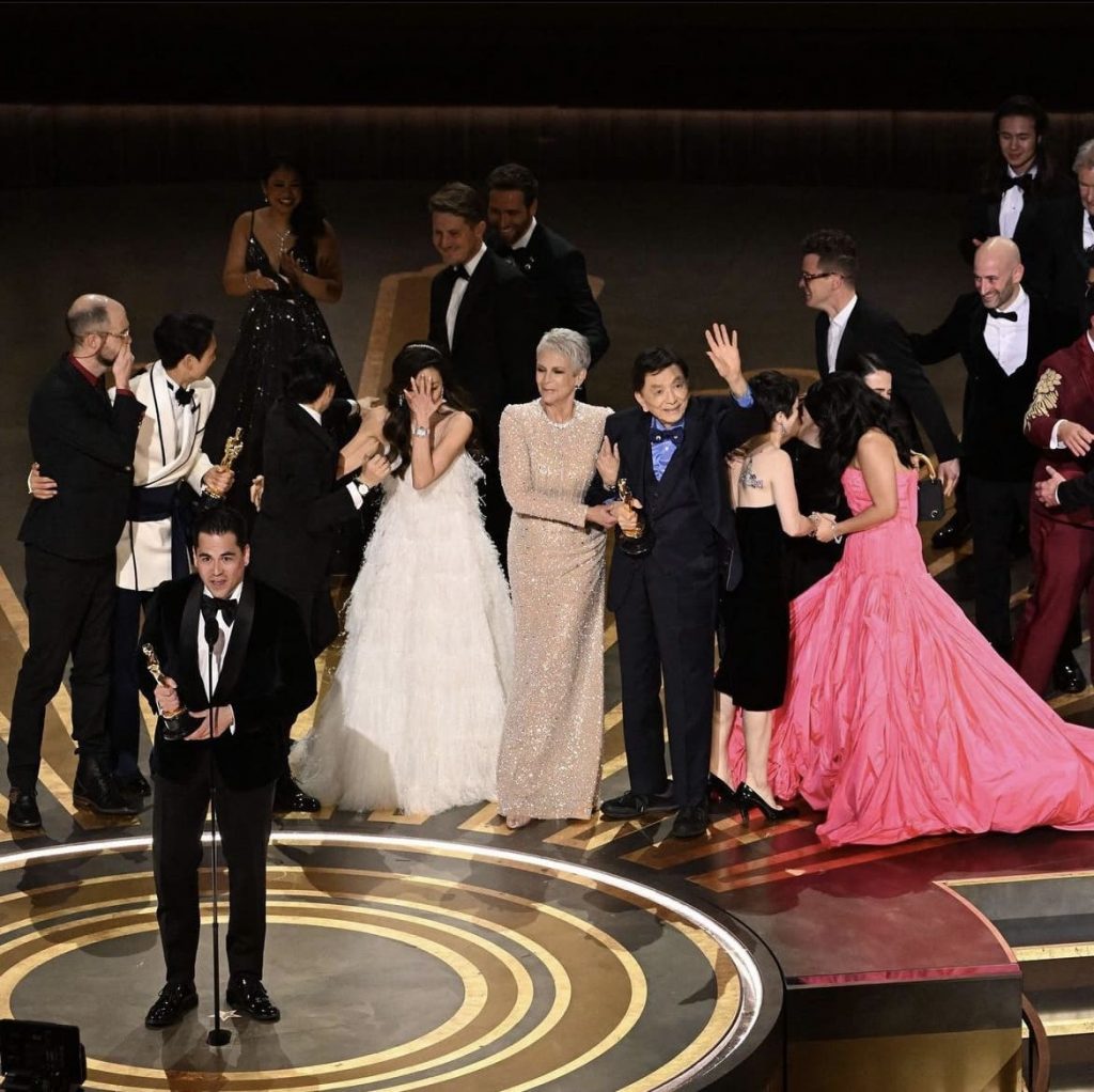 Oscars 2023, Una Gala Llena De Emoción Y Cambio - The Showroom Mag