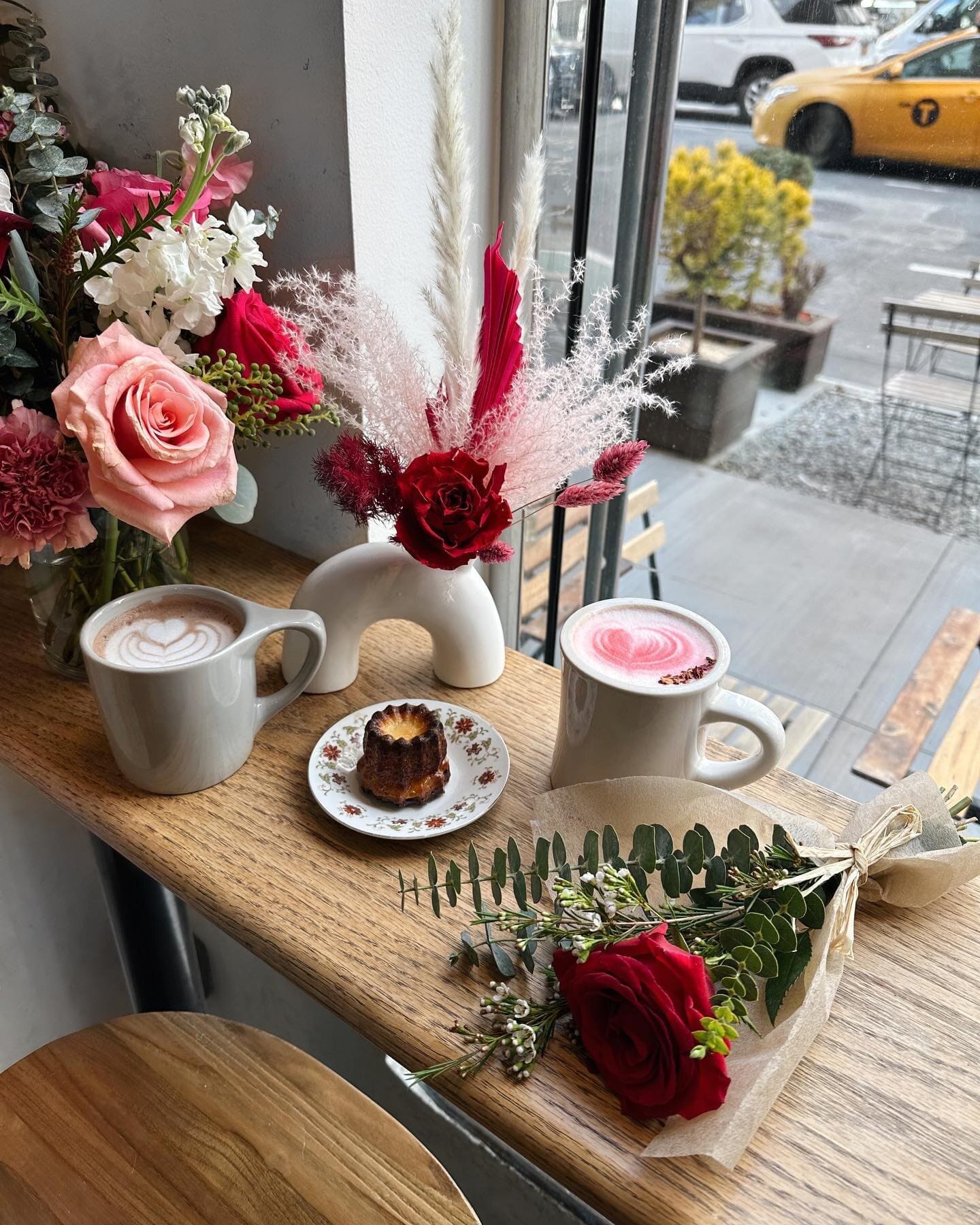 Flores y café