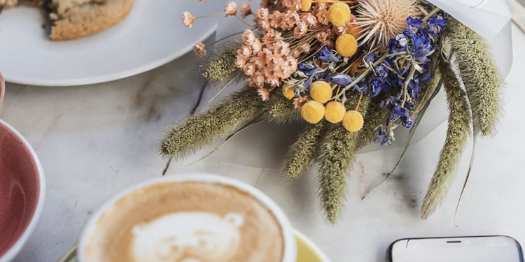 flores y café