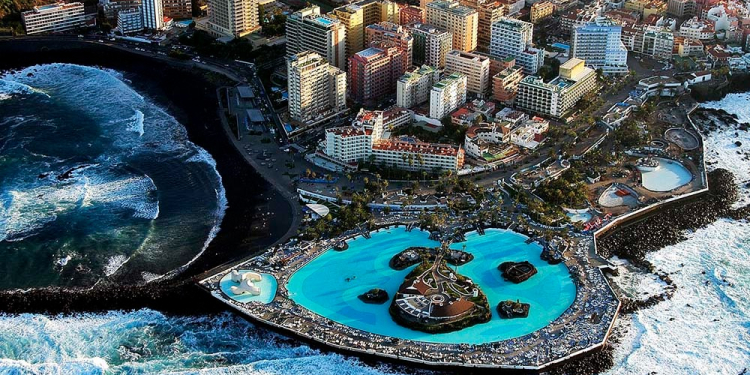 © Lago Martiánez