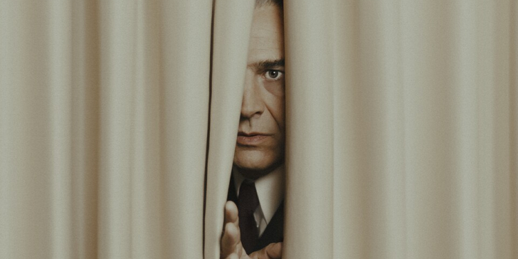 Diseñador Belenciaga serie Disney+