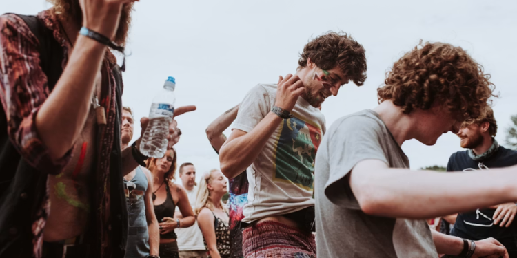 © https://unsplash.com/it/foto/gruppo-di-persone-durante-il-giorno-xSTQzSLJA4c